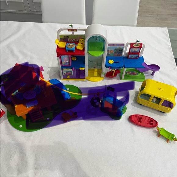 PEPPA PIG - 2 SETS!!! Doesn’t include Tree House anymore!!!! - Picture 5 of 12